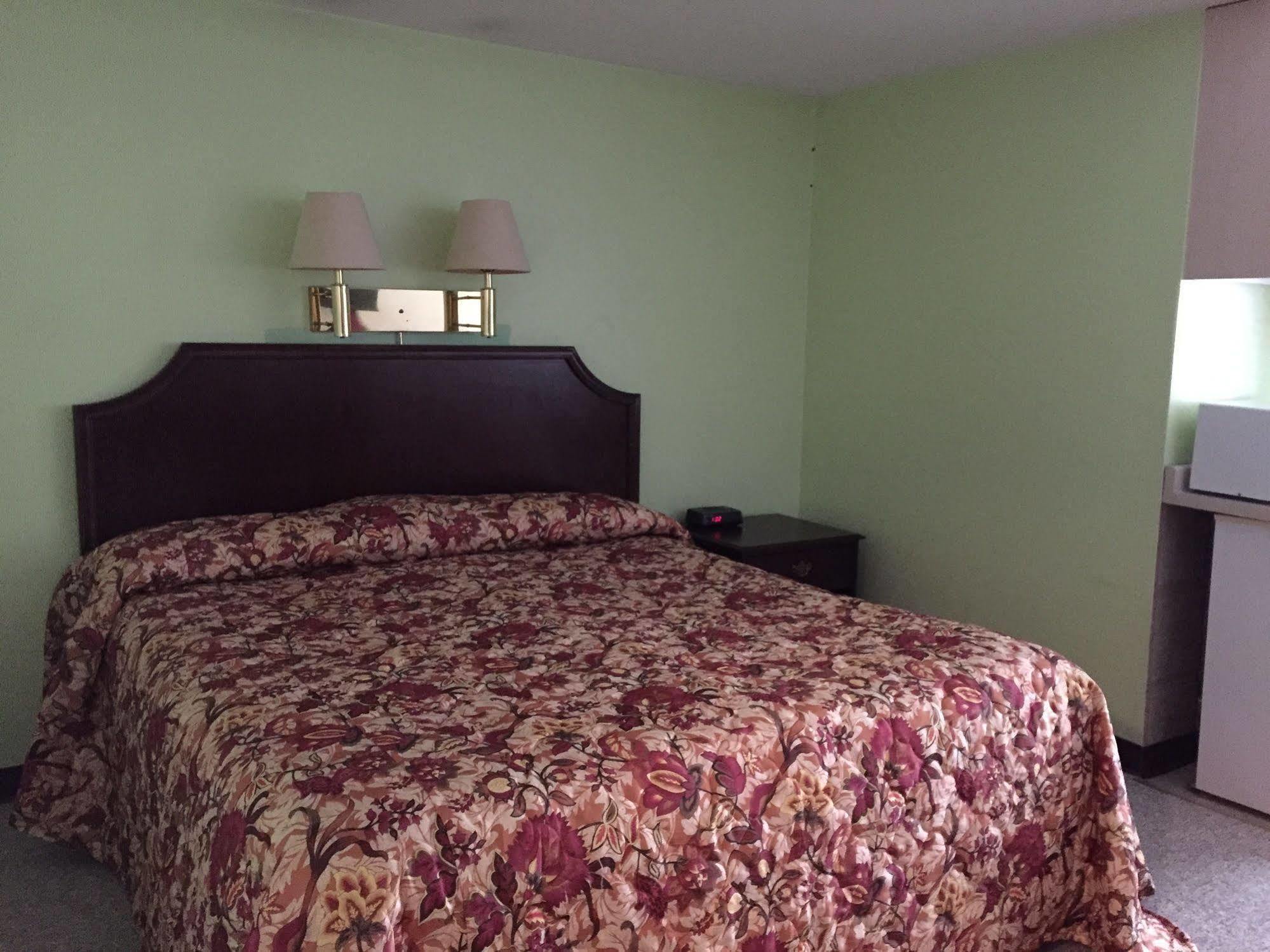 Iron Horse Inn Simsbury Exterior photo
