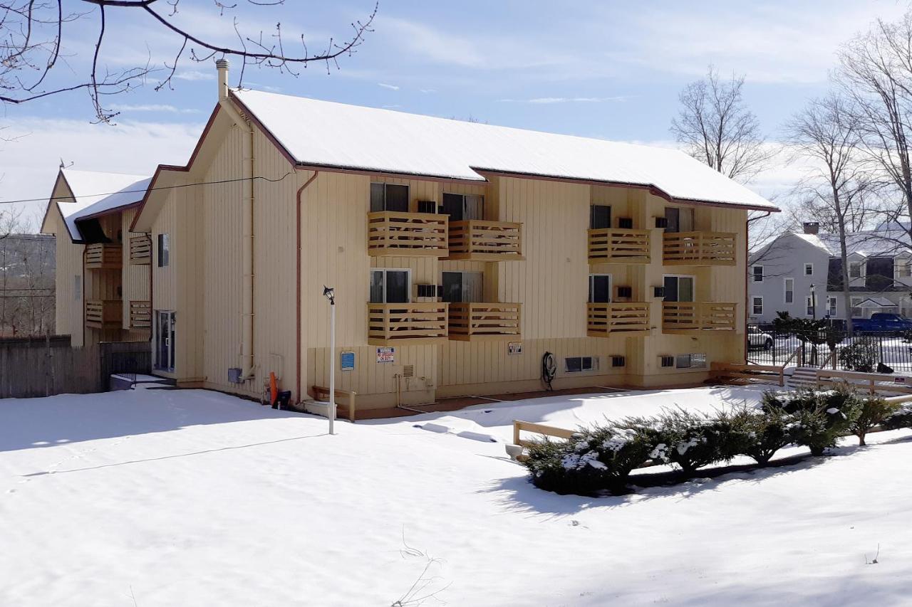 Iron Horse Inn Simsbury Exterior photo