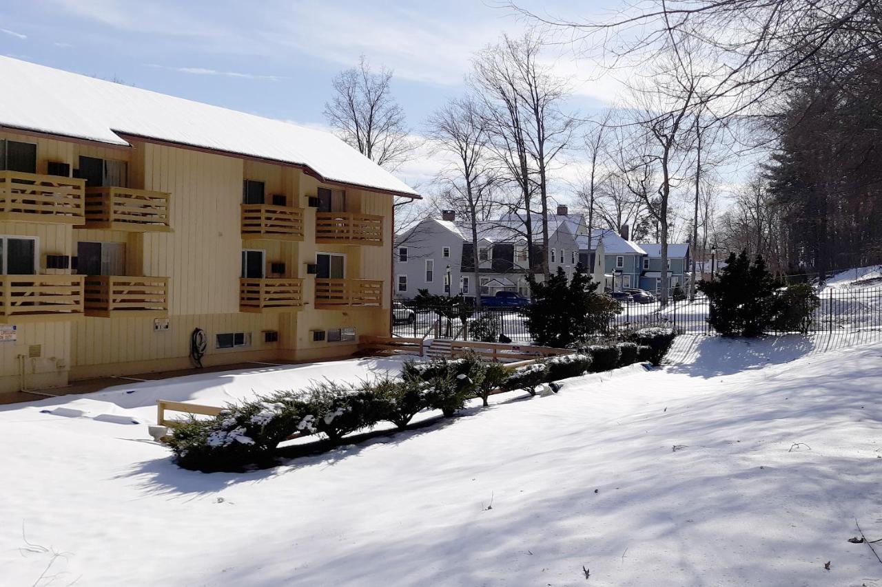 Iron Horse Inn Simsbury Exterior photo